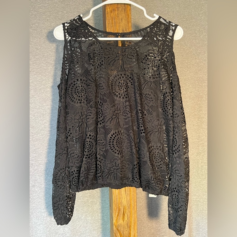 Hollister‎ cold shoulder top